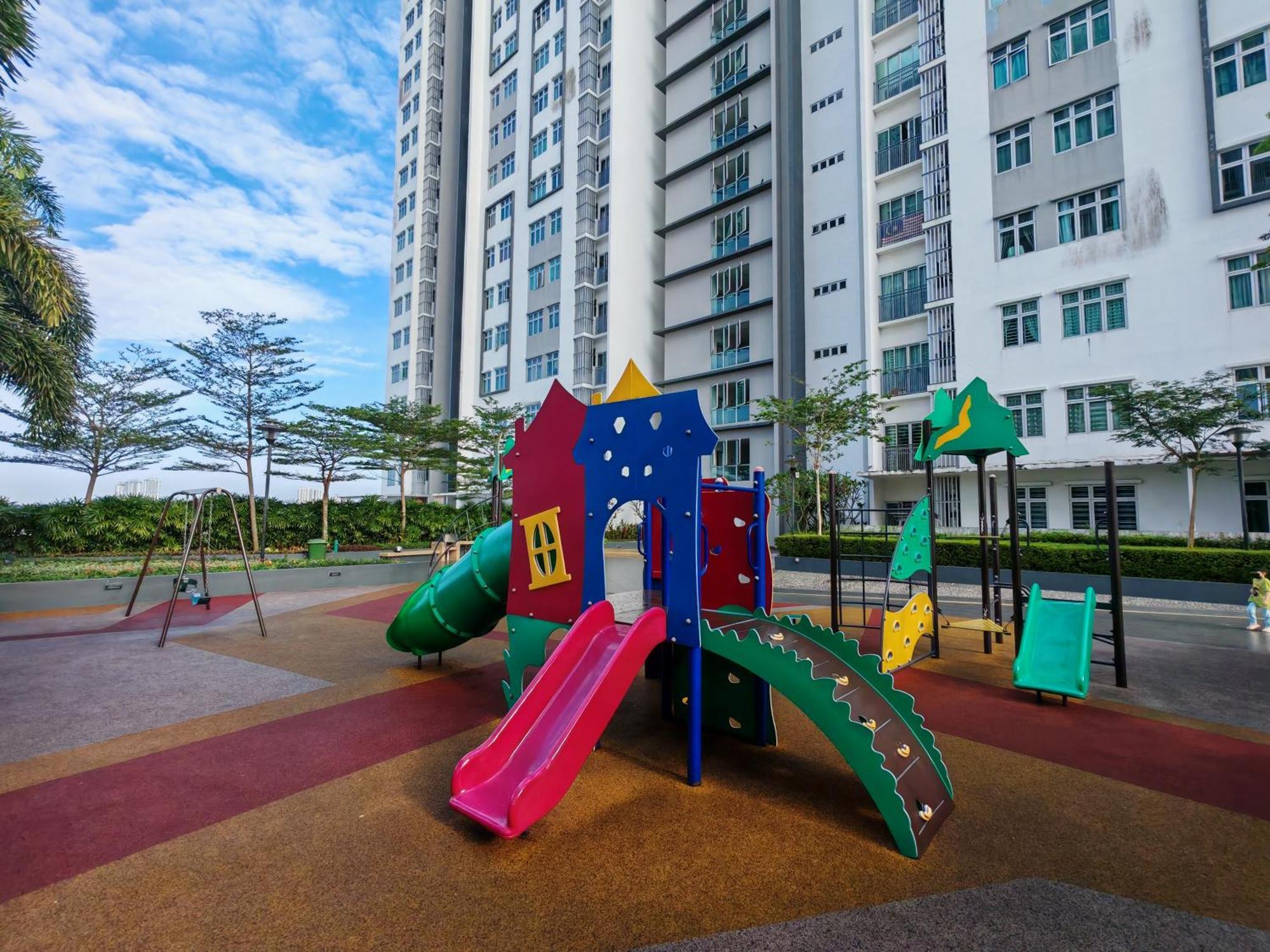 Near Mmhe - 3 Bedrooms Meridin Bayvue Pasir Gudang *