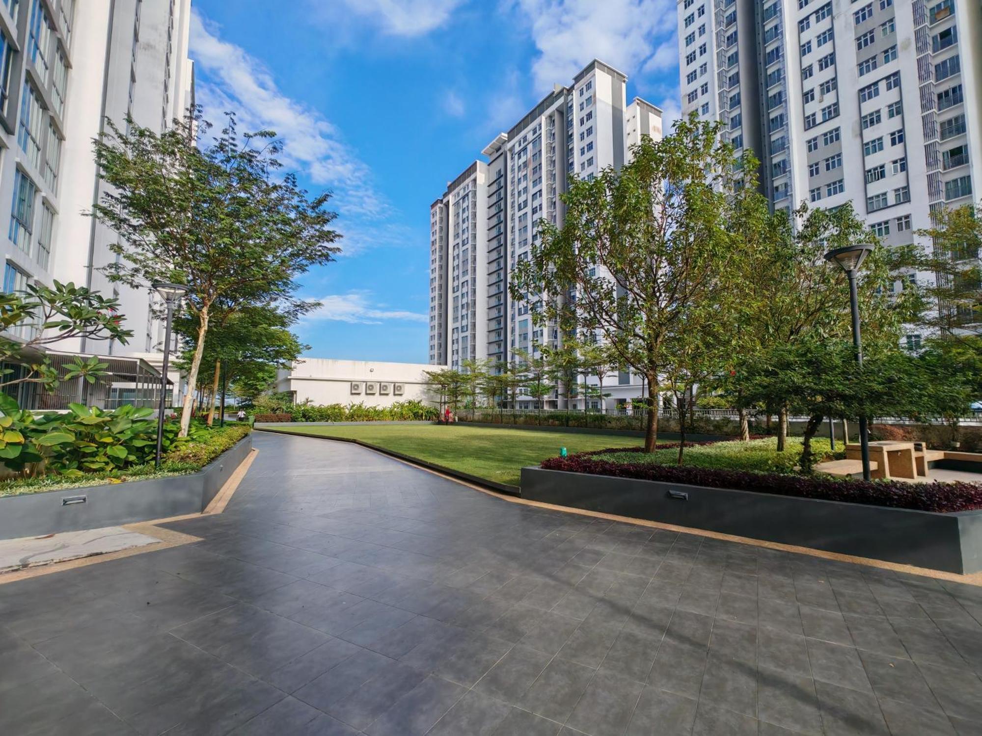 Near Mmhe - 3 Bedrooms Meridin Bayvue Pasir Gudang Apartment