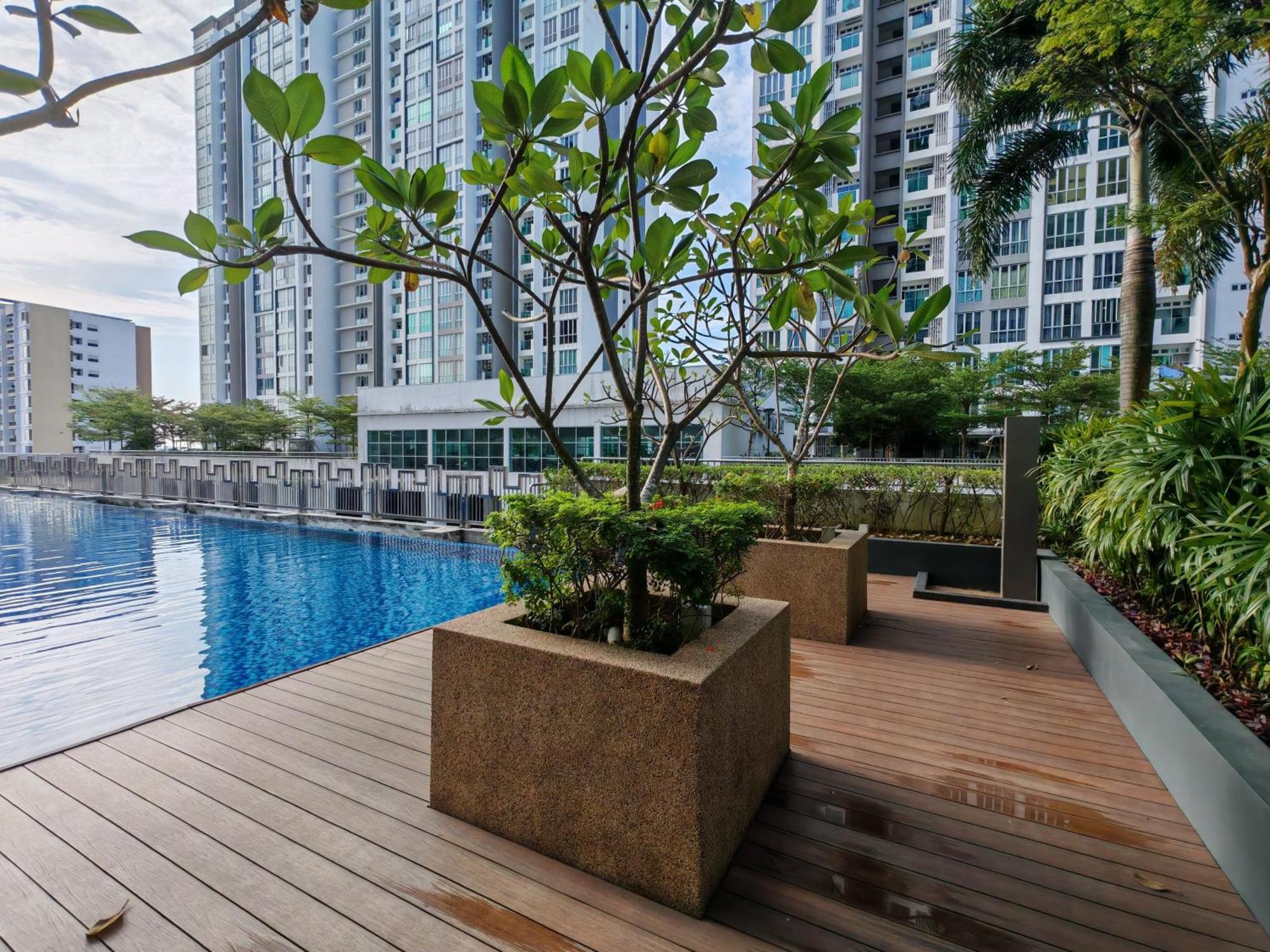 Near Mmhe - 3 Bedrooms Meridin Bayvue Pasir Gudang Apartment *
