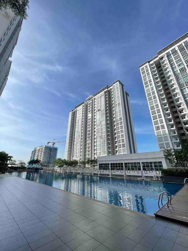 Near Mmhe - 3 Bedrooms Meridin Bayvue Pasir Gudang * Masai